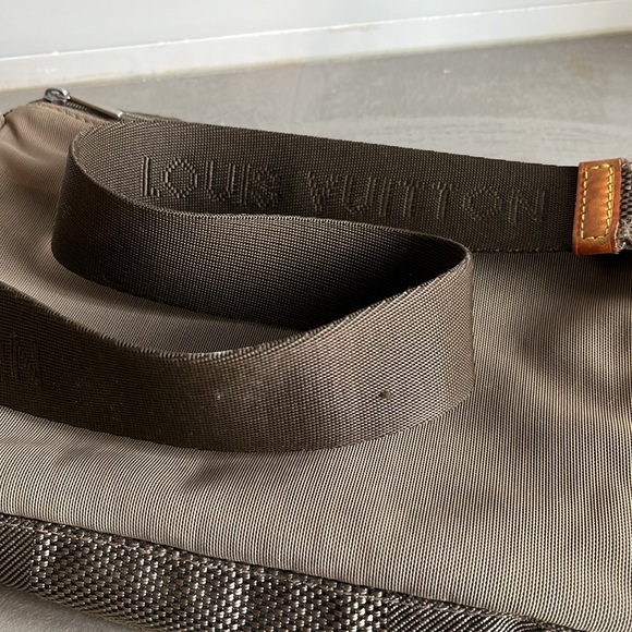 Louis Vuitton Archer Terre Damier Geant Belt Bag - Picture 8 of 13